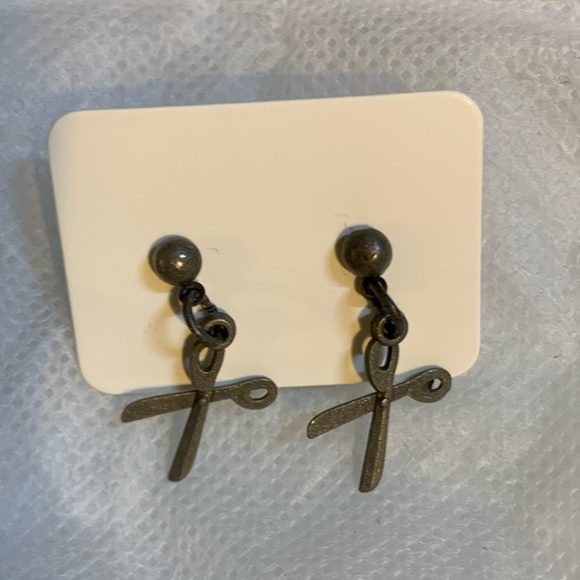 NWOT Disney Alice in Wonderland Scissor Dangle Earrings - Picture 1 of 1